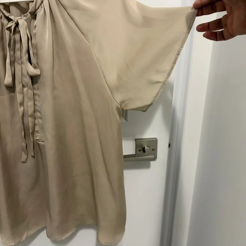 H&M Flowy Tie-Neck Blouse - Picture 5 of 7